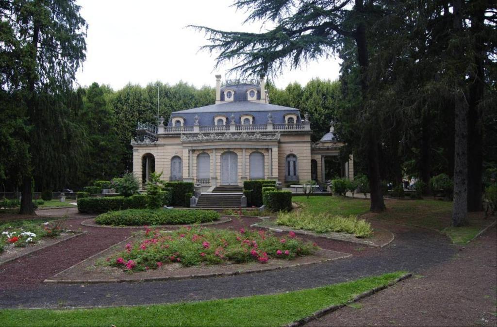 Hostal Sant Bernat Olot Exterior foto